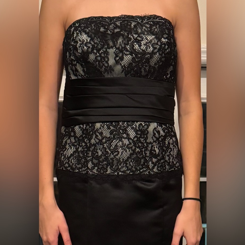 Elegant Black Lace Strapless Evening Gown